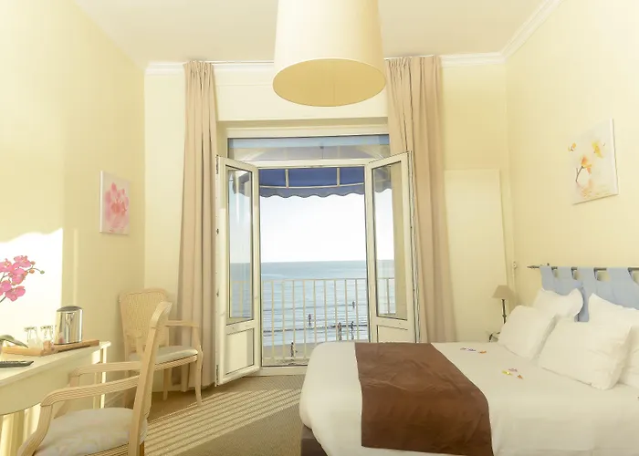 Отель Cerise - Le Grand De La Руайян