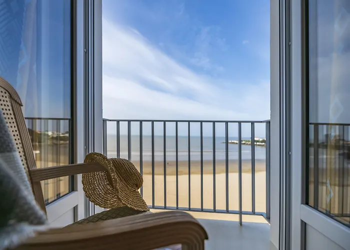 Cerise - Le Grand De La Отель Руайян