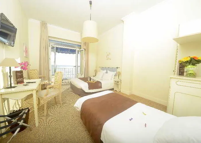 Отель Cerise - Le Grand De La Руайян