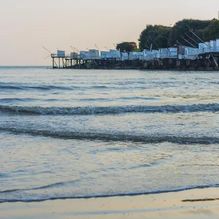 Cerise - Le Grand De La Hotel 3*