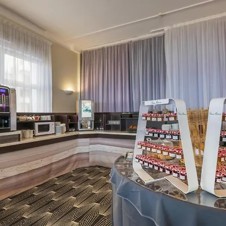 Cerise - Le Grand De La Hotel Royan