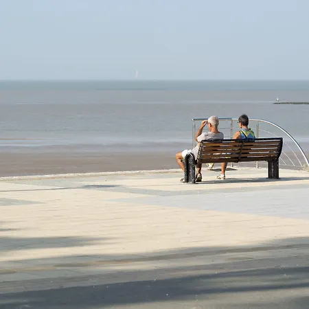 Hotel Cerise - Le Grand De La 3*