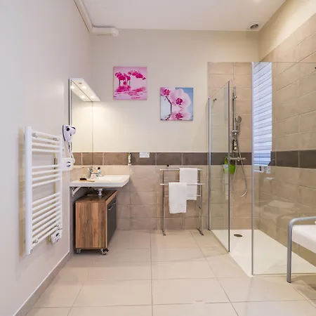 Cerise - Le Grand De La 3*