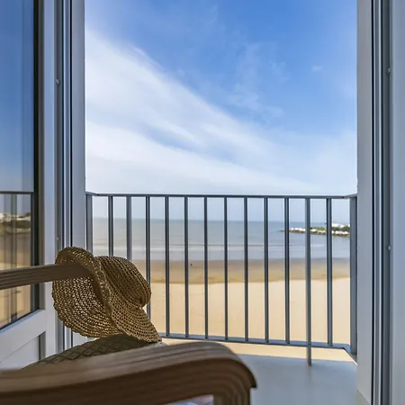 Cerise - Le Grand De La Hotel Royan