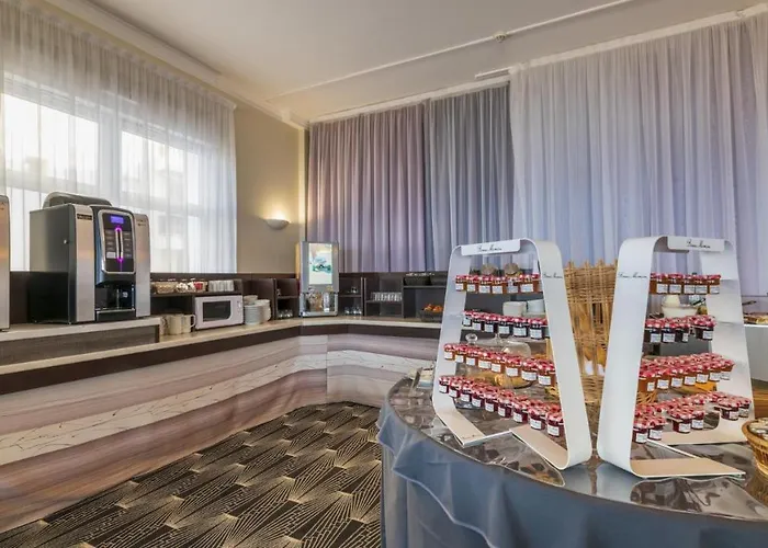 Cerise - Le Grand De La Hotel Royan